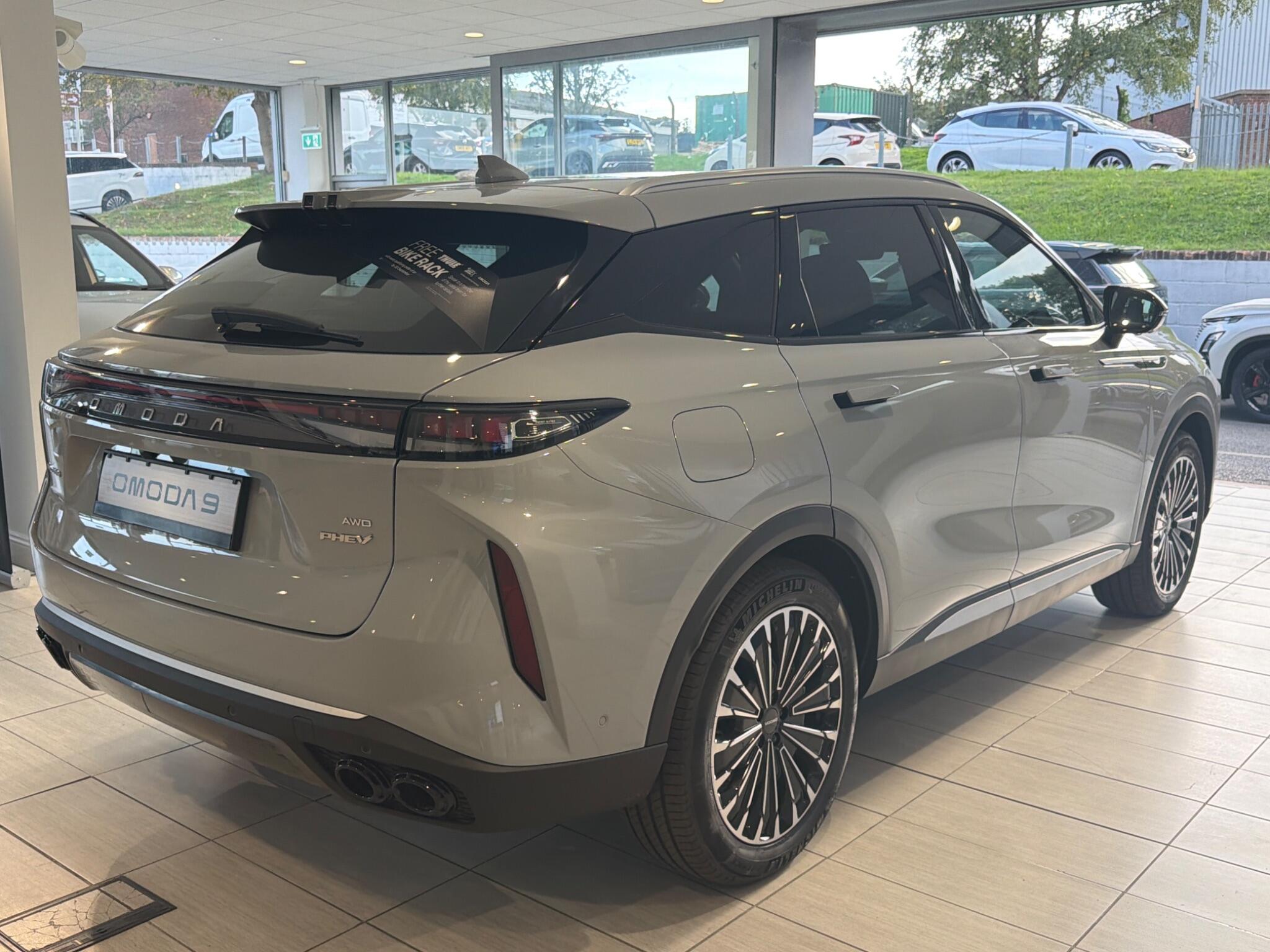 Large vehicle image